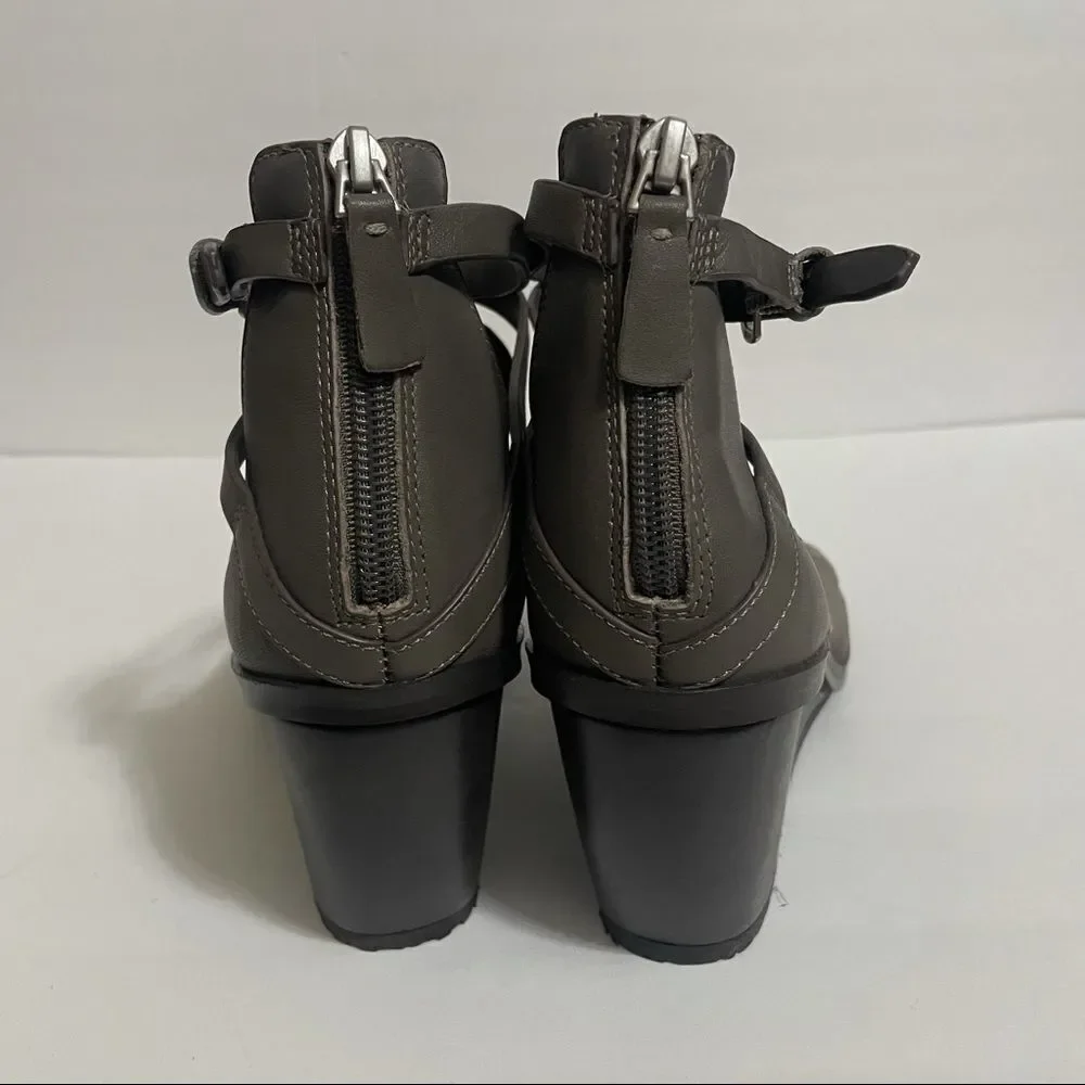 Naked Feet Crux Grey Suede and Leather Wedge Sandals size 8